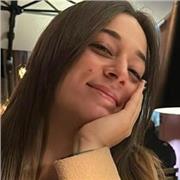 Il mio lavoro primario è il commerciale ma sono un’ appassionata di lingue straniere in particola modo Inglese e spagnolo